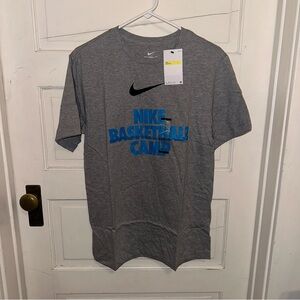 NWT Nike Mens Basketball Camp Short Sleeve Grey with Blue T-Shirt Cotton Small